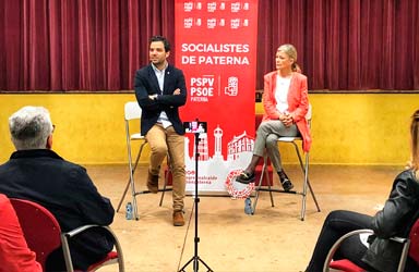 Los socialistas de Paterna celebraron ayer una asamblea abierta con el candidato a la Alcaldia de Paterna, Juan Antonio Sagredo y la nº 2 en la candidatura a las Cortes Valencianas por Valencia, Gabriela Bravo