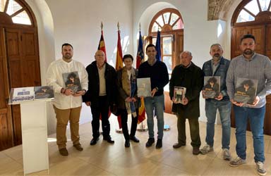 El Ayuntamiento de Paterna dona libros autobiográficos de la artista Milagro Ferrer a colegios, institutos y bibliotecas