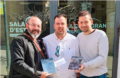 Paterna recibe una donación de libros de autores locales 