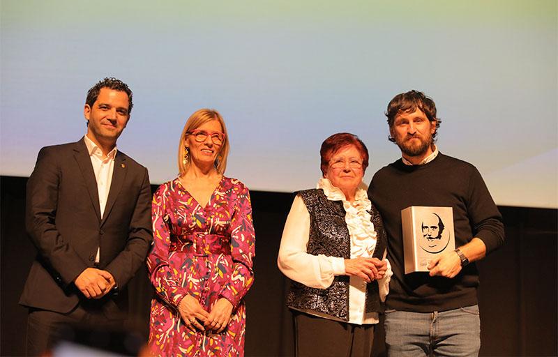 El actor Raúl Arévalo recoge el Premio Especial y los cortos Walking Fernando y Ahora vuelvo triunfan en IX Festival de Cine Antonio Ferrandis de Paterna