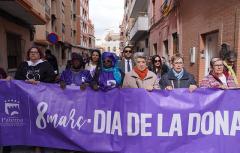 Una multitudinaria Marcha Cívica por la igualdad inunda las calles de Paterna con motivo del 8M