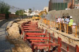 Imagen de una obra de canalización en el caso urbano de Paterna