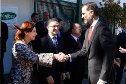L'alcadesa saluda el rei durant la seua visita a Paterna