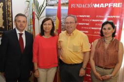 L’alcaldessa junt amb el president del Patronat i representants de Fundació Mapfre