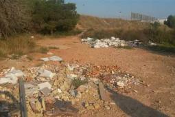 Zona de runes depositades en l’entorn del col•legi Jaume I objecte de neteja per part de l’Ajuntament