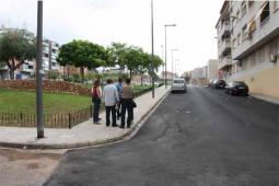 Tècnics de l’Ajuntament de Paterna i de la Conselleria d’Infraestructures junt amb la regidora Núria Campos durant la recepció hui de les obres de millora de l’accessibilitat de vianants del barri de Bovalar