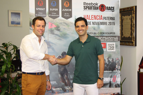 Juan Antonio Sagredo y el director de Talentum Group, Manuel Casanova durante la presentación de la prueba