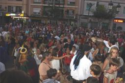 Momento del desfile infantil de moros y cristianos