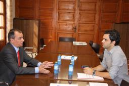 El alcalde de Paterna, Juan Antonio Sagredo y el Presidente de la CEV, Salvador Navarro durante la reunión mantenida hoy.