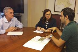 Juan Antonio Sagredo con la presidenta de la Confederación Hidrográfica del Júcar (CHJ), María Ángeles Ureña