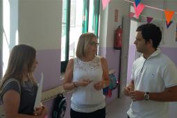 El Alcalde de Paterna, Juan Antonio Sagredo junto a la concejala de Sostenibilidad y Educación, Eva Pérez, y la dirección del centro escolar