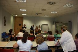 La concejal de Educación del Ayuntamiento de Paterna, Eva Pérez, esta mañana durante la inauguración del curso académico de Unisocietat.