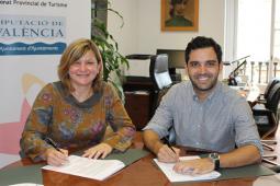 El alcalde de Paterna junto con la diputada provincial de Turismo, Pilar Moncho