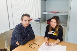 La concejal de Educación y Sostenibilidad, Eva Pérez junto con el subdirector de la Vivienda, Miguel Montañana, durante el encuentro que han mantenido ambos en la conselleria de Vivienda, Obras Públicas y Vertebración del Territorio