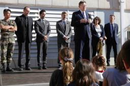 El alcalde junto al President de la Generalita Ximo Puig, el cónsul de Francia en Valencia y Castellón, Pablo Broseta, y el director del Liceo Francés, Gilles Almosni.