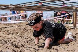Una niña participando en una Spartan Race Junior