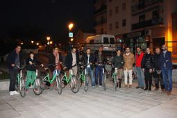 Momento de la donación de las bicicletas