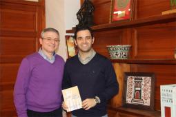 El Alcalde de Paterna, Juan Antonio Sagredo, junto con el responsable del equipo de recursos de La Salle Acoge, Ángel Civera