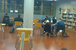 Imagen de la biblioteca nocturna