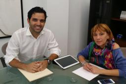 El alcalde junto a a la Presidenta del EMTRE, Pilar Soriano