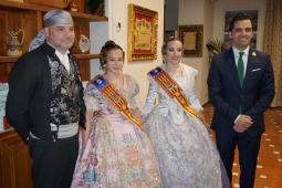 La Fallera Mayor de Paterna, Sheila Rodríguez y la Fallera Mayor Infantil, Gloria López junto con al  Alcalde Juan Antonio Sagredo y el Presidente de la Junta Local Fallera, Goyo Buendía