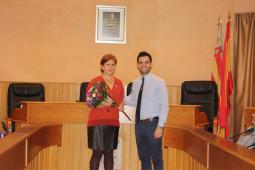 La alcaldesa honorífica, Pilar Martínez junto al alcalde