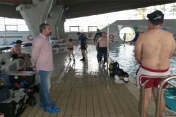 El concejal de Deportes, José Manuel Mora, durante su visita a la piscina municipal