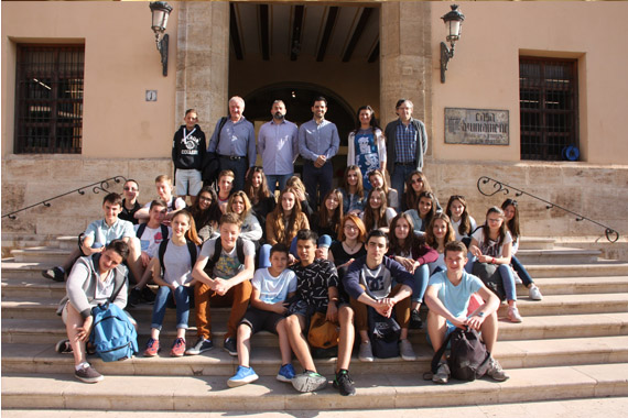 El Alcalde de Paterna recibe a 35 estudiantes franceses de intercambio de La Salle