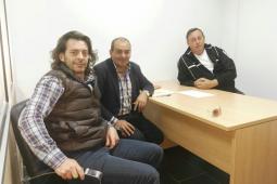El concejal de Protección a las Personas, Empelo y Participación Ciudadana, Julio Fernández con el presidente de la Asociación de Vecinos Lloma Llarga-Valterna, Jaime Morales