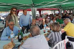 La Alcaldesa en funciones de Paterna, Núria Campos y el concejal de Protección a las Personas, Empleo y Participación Ciudadana, Julio Fernandez asisten al acto de clausura de esta semana dedicada a los mayores del pueblo