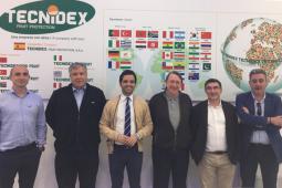 El Alcalde de Paterna, Juan Antonio Sagredo junto al vicepresidente, José Gallech y el presidente de Tecnidex Fruit Protection, Manuel García Portillo