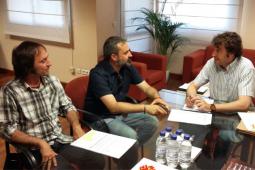 El concejal de Educación, José Manuel Mora durante la reunión con el Director General de Política Lingüística, Rubén Trenzano