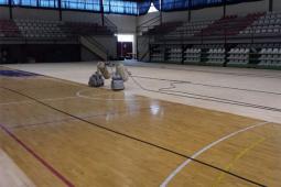 Nuevo parquet en el pabellón municipal