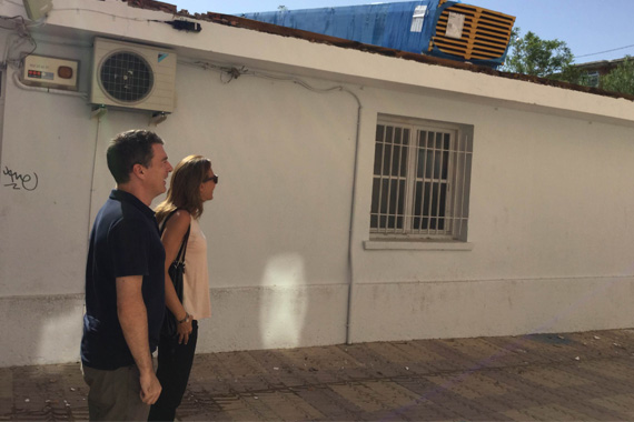 La concejala Nuria Campos visitando las obras