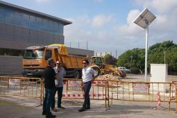 Imagen del alcalde y el concejal durante su visita a las obras