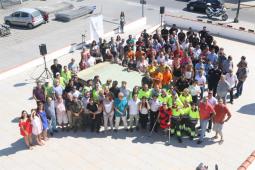 Foto con las personas que han trabajado en la organización de las Fiestas Mayores