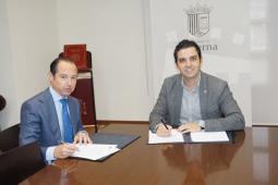 Imagen del Alcalde de Paterna y Presidente de ‘Paterna Ciudad de Empresas’, Juan Antonio Sagredo y el Presidente del Instituto Interuniversitario de Calidad y Buenas Práctica, Juan Manuel Badenas