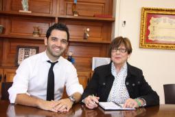 El alcalde junto a la Defensora del Vecino, Mª Antonio Moreno