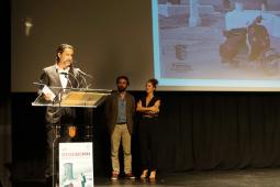 El actor Fresneda recogiendo el premio
