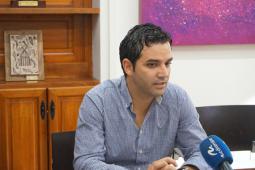 Imagen del alcalde durante la rueda de prensa