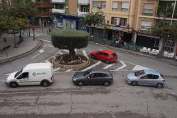 Imagen de vehículos circulando por las calles de Paterna