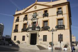 Imagen del Ayuntamiento de Paterna con decoración navideña