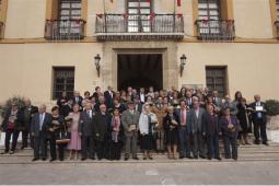 Foto de familia de los matrimonios paterneros homenajeados