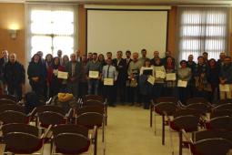 Foto de familia de la entrega de los cheque emprededor