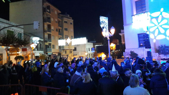 Más de 700 vecinos recibieron el 2017 en Paterna en la Gran Fiesta de Fin de Año del Ayuntamiento
