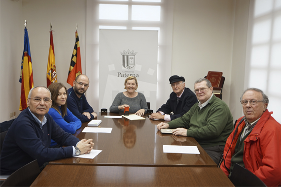 L'Ajuntament i Correus presenten un matasegells turístic dedicat a la Torre de Paterna