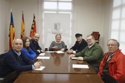 El Ayuntamiento y Correos presentan un matasellos turístico dedicado a La Torre de Paterna