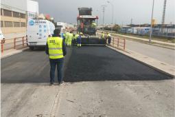Paterna reasfalta el túnel de Fuente del Jarro  para mejorar la circulación de más 12.000 vehículos
