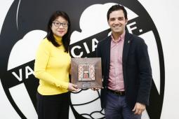 El Alcalde de Paterna visita la Ciudad Deportiva del Valencia C.F. con motivo de su 25 Aniversario