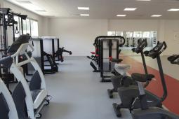 Paterna inaugura dos nuevas salas de actividades en las instalaciones de la piscina municipal del casco urbano